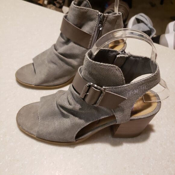 Blowfish Malibu Gladiator Sandal Gray Size 6 side zipper casual open toe shoes - Picture 4 of 7